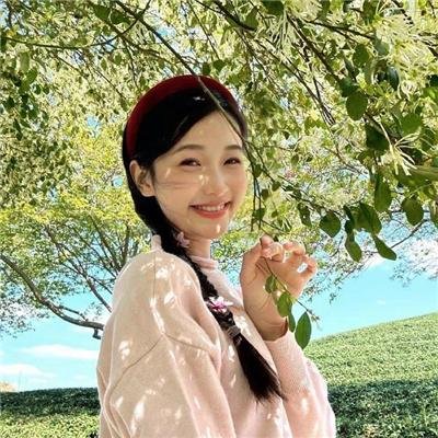 绿衣女子